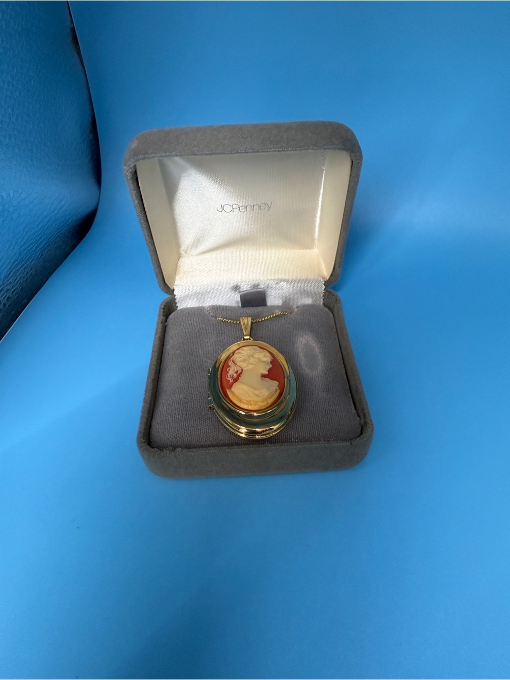 JCPenney Gold Tone Cameo Pendant locket, vintage,in original box.
